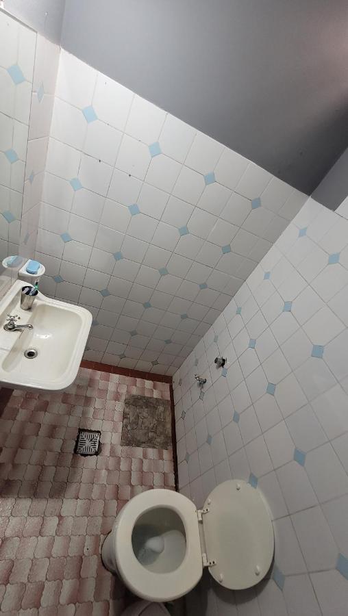 Privada En Casa Particular Con Bano Y Espacios En Comun Compartidos- Precios Para 2 Personas 13000 Pesos Argentinos - 1 Persona 7500 Por Noche Habitación en casa particular