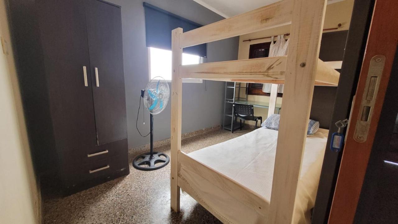 Privada En Casa Particular Con Bano Y Espacios En Comun Compartidos- Precios Para 2 Personas 13000 Pesos Argentinos - 1 Persona 7500 Por Noche Habitación en casa particular *